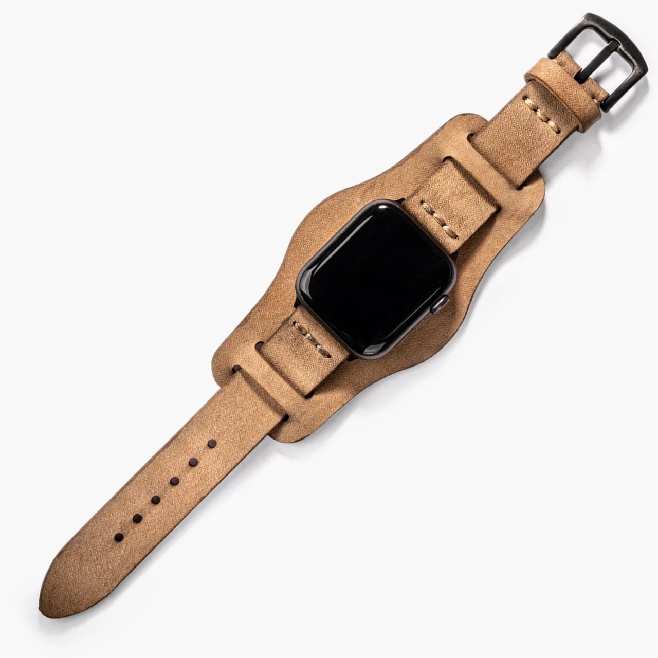Bund Tek Katlı Apple Watch Deri Kayış – Bej, masa üzerinde açık şekilde sergileniyor